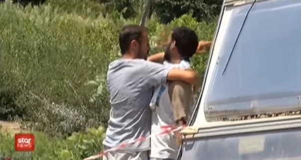 Αίγιο: «Είδα αίματα παντού»! Σοκαρισμένος ο συγκάτοικος του 31χρονου που δολοφονήθηκε με βαριοπούλα – Βίντεο